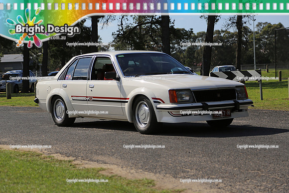 All Holden Day @  Dandeonong 7 April 2013  Bright Design (1373)  10267H