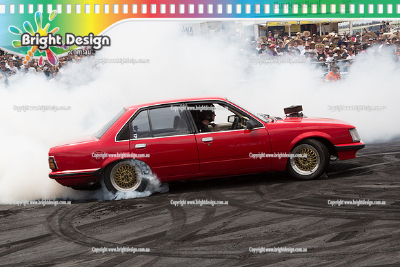 Summernats 28 Sunday 4 Jan 2015  BD  (7833)  LSWON BURNOUT