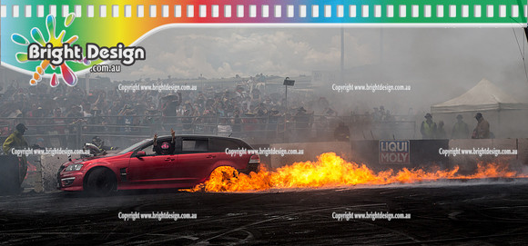 Summernats 28 Sunday 4 Jan 2015  BD  (8057)  STRUGLIN BURNOUT