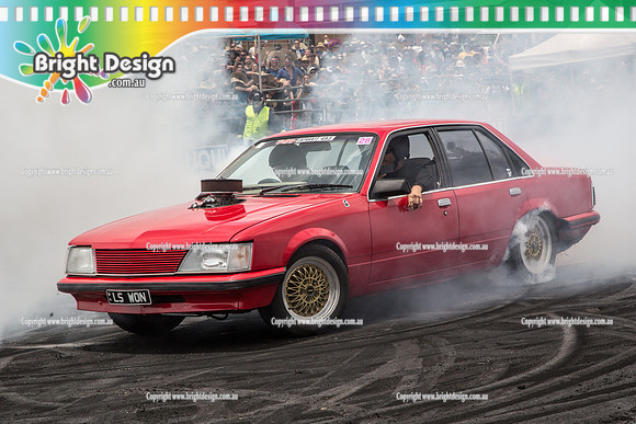 Summernats 28 Sunday 4 Jan 2015  BD  (7825)  LSWON BURNOUT