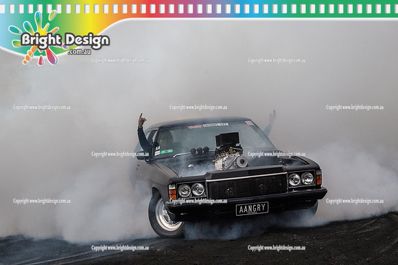 Summernats 28 Sunday 4 Jan 2015  BD  (8374)  AANGRY BURNOUT
