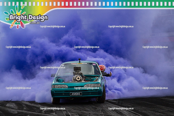 Summernats 28 Sunday 4 Jan 2015  BD  (8352)  4SMOKE BURNOUT