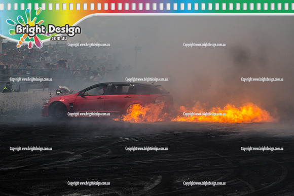 Summernats 28 Sunday 4 Jan 2015  BD  (8046)  STRUGLIN BURNOUT
