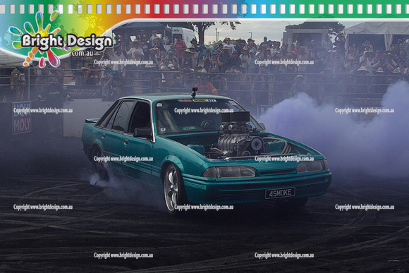 Summernats 28 Sunday 4 Jan 2015  BD  (8360)  4SMOKE BURNOUT