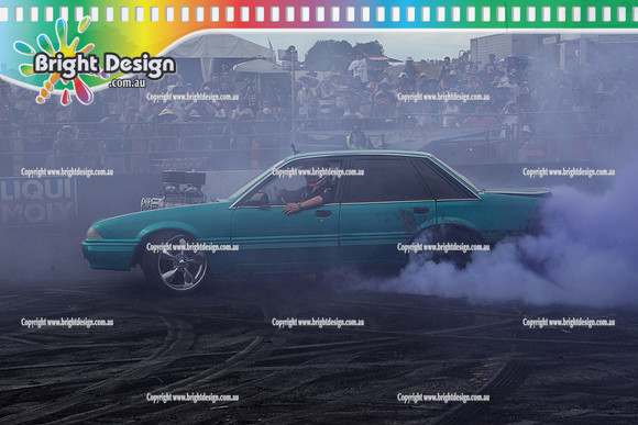 Summernats 28 Sunday 4 Jan 2015  BD  (8358)  4SMOKE BURNOUT