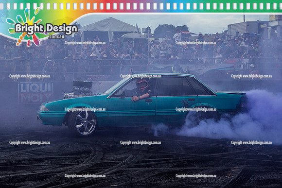 Summernats 28 Sunday 4 Jan 2015  BD  (8359)  4SMOKE BURNOUT