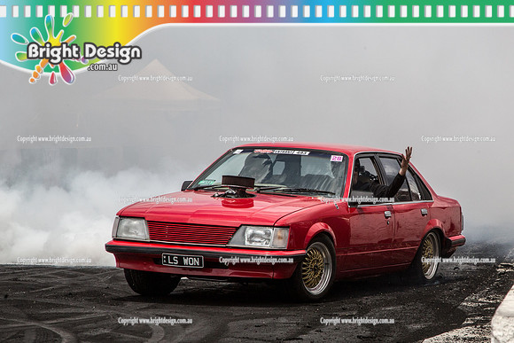 Summernats 28 Sunday 4 Jan 2015  BD  (7829)  LSWON BURNOUT