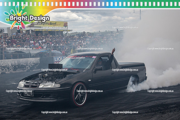Summernats 28 Sunday 4 Jan 2015  BD  (7765)  GHETTO BURNOUT
