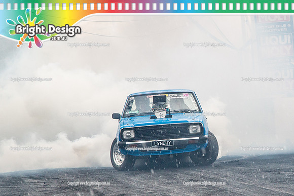 Summernats 28 Sunday 4 Jan 2015  BD  (8158)  LYNCHY BURNOUT