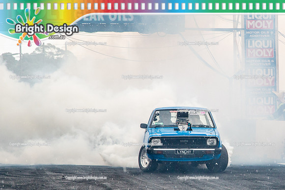 Summernats 28 Sunday 4 Jan 2015  BD  (8159)  LYNCHY BURNOUT