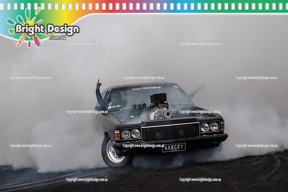 Summernats 28 Sunday 4 Jan 2015  BD  (8375)  AANGRY BURNOUT