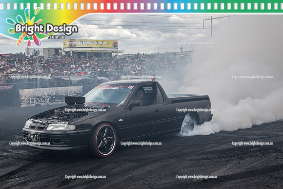 Summernats 28 Sunday 4 Jan 2015  BD  (7766)  GHETTO BURNOUT