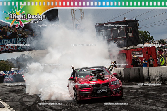 Summernats 28 Sunday 4 Jan 2015  BD  (8039)  STRUGLIN BURNOUT