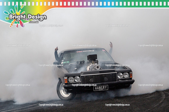 Summernats 28 Sunday 4 Jan 2015  BD  (8376)  AANGRY BURNOUT
