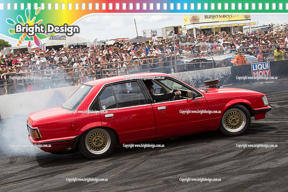 Summernats 28 Sunday 4 Jan 2015  BD  (7831)  LSWON BURNOUT