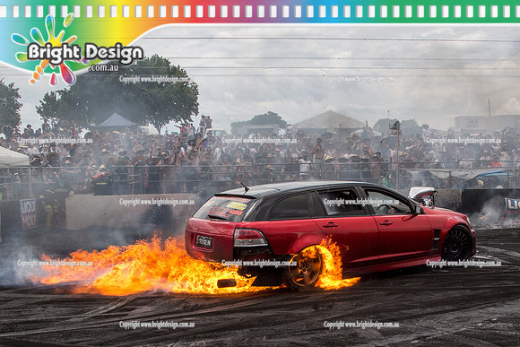 Summernats 28 Sunday 4 Jan 2015  BD  (8066)  STRUGLIN BURNOUT