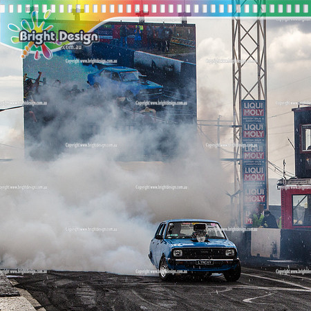 Summernats 28 Sunday 4 Jan 2015  BD  (8182)  LYNCHY BURNOUT